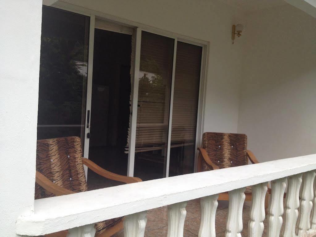 Вілла Marl Self Catering Pointe La Rue Екстер'єр фото